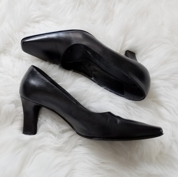 black leather pumps low heel